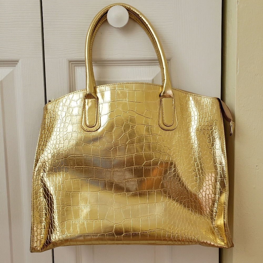Vintage Gold Tone Handbag!